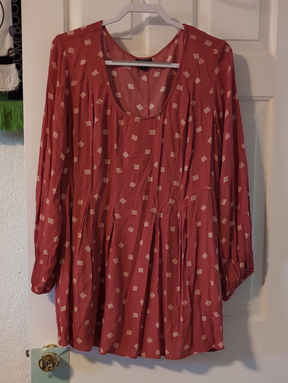 torrid Rust Long-Sleeve Scoop-Neck Tunic with Ivory Diamond Print